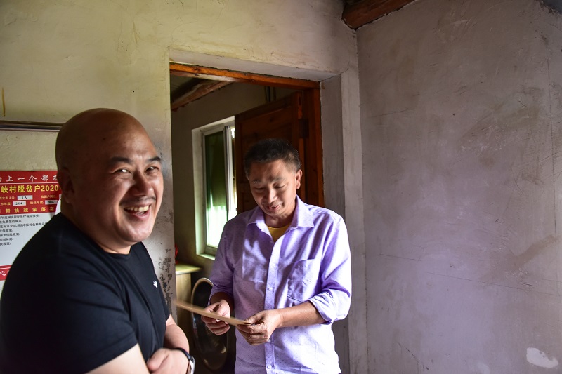 商会副会长杜家宣到庐江县对口扶贫村慰问贫困户